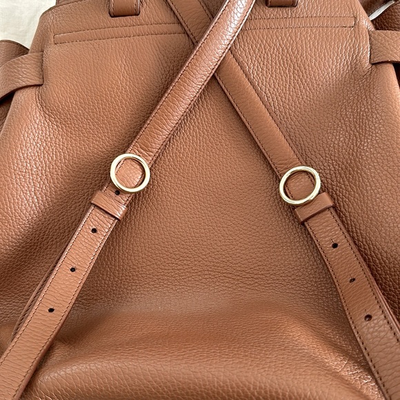 Cuyana Leather Backpack Brown/Caramel - Picture 6 of 16